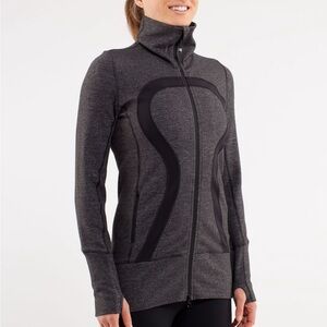 Lululemon size 4 in stride Define Jacket grey and black logo